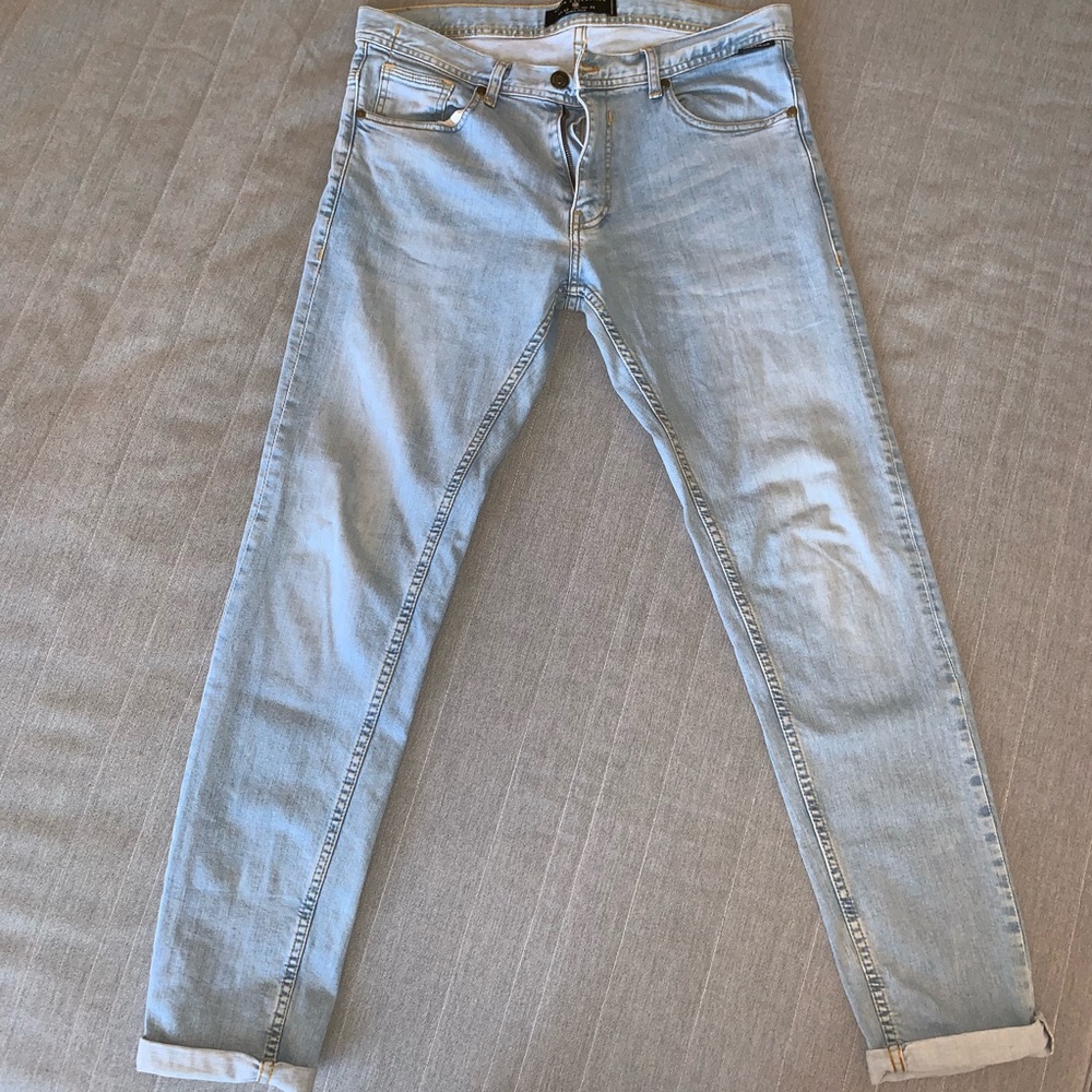 Zara light wash denim jeans
